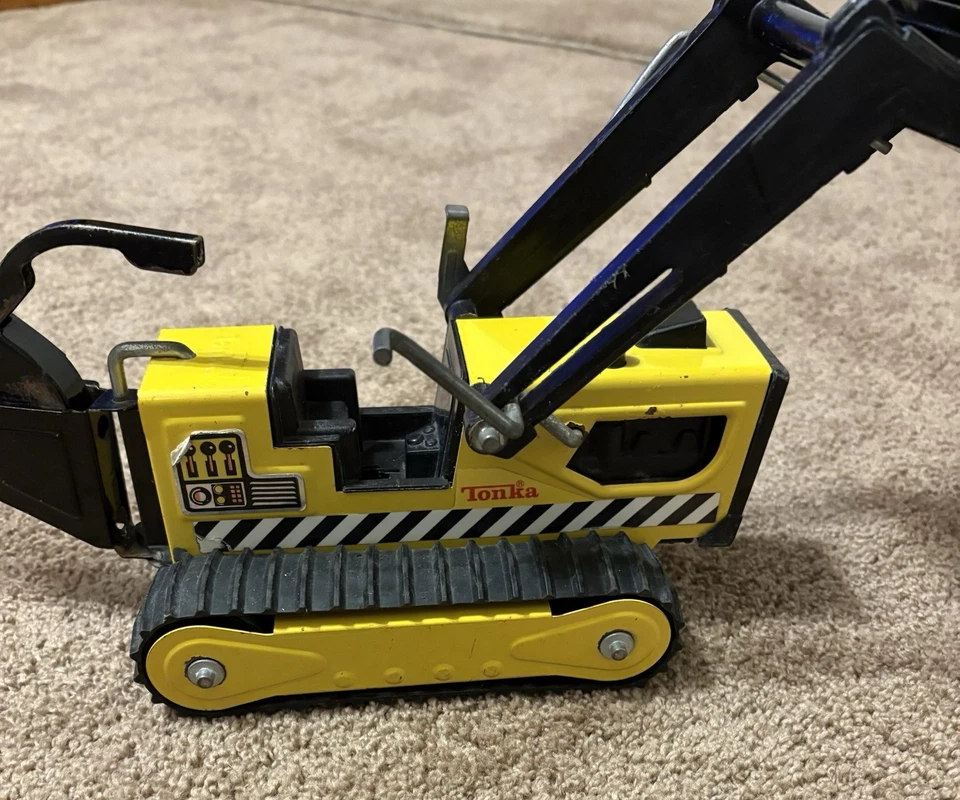 Vintage Metal Tonka T-6 Track Front End Loader / Backhoe Bulldozer #810659 USA - Image 4 of 4