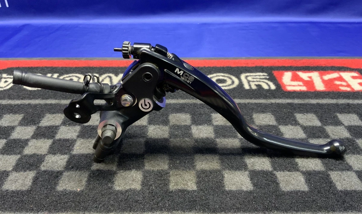 étrier de frein avant (droit) Triumph Speed triple 900 1994 à 1996 étrier de frein avant (droit) Triumph Speed triple 900 1994 à 1996