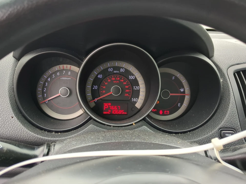 2012 Kia Forte Koup Speedometer Instrument Cluster Gauges QZ8U6 - Image 3 of 4