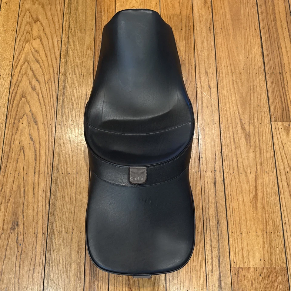 Asiento Corbin Doble Tour para Harley-Davidson Leather Foam Technology RK-DT-V99 Foto 2 de 4