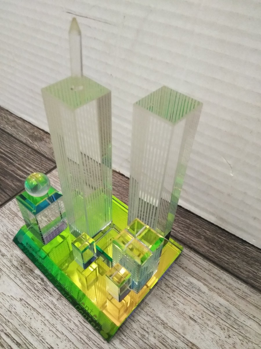 VTG. World Trade Center Twin Towers Prism Crystal Glass Sculpture