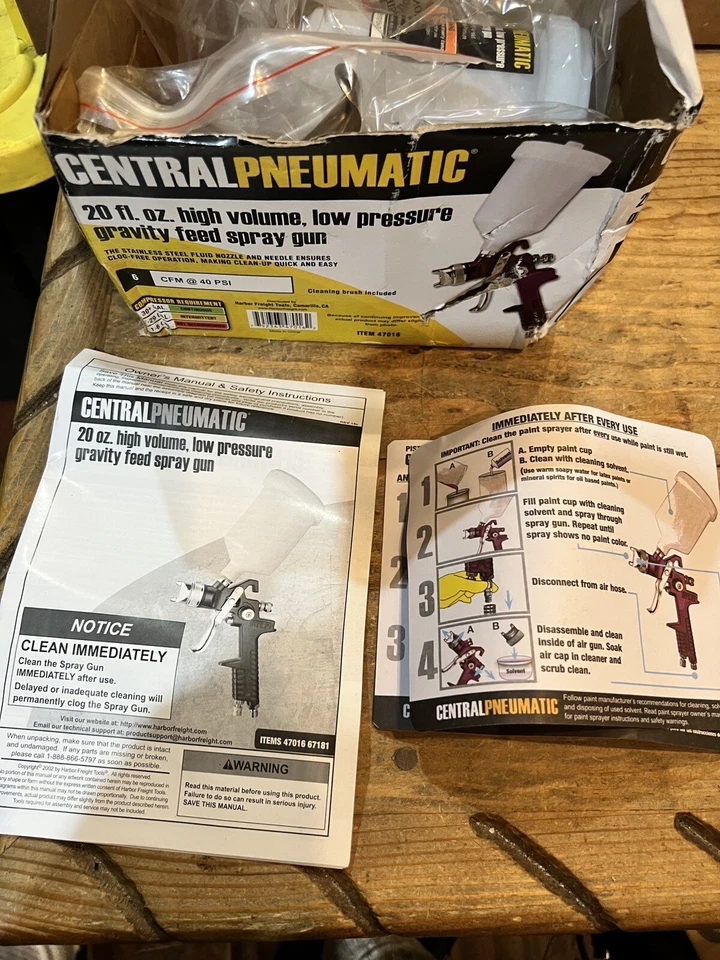  CENTRAL PNEUMATIC 20 oz. Pistola pulverizadora de aire de alimentación por gravedad HVLP Foto 3 de 4