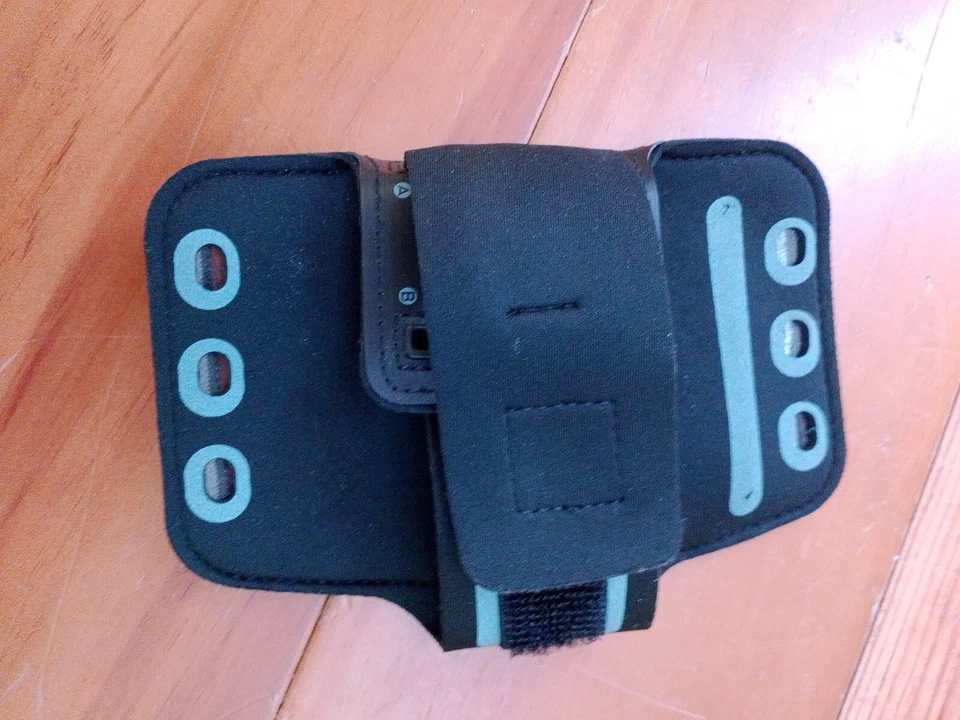 Brazalete deportivo con soporte para brazo para gimnasio entrenamientos para iPhone 14 y más Foto 2 de 4