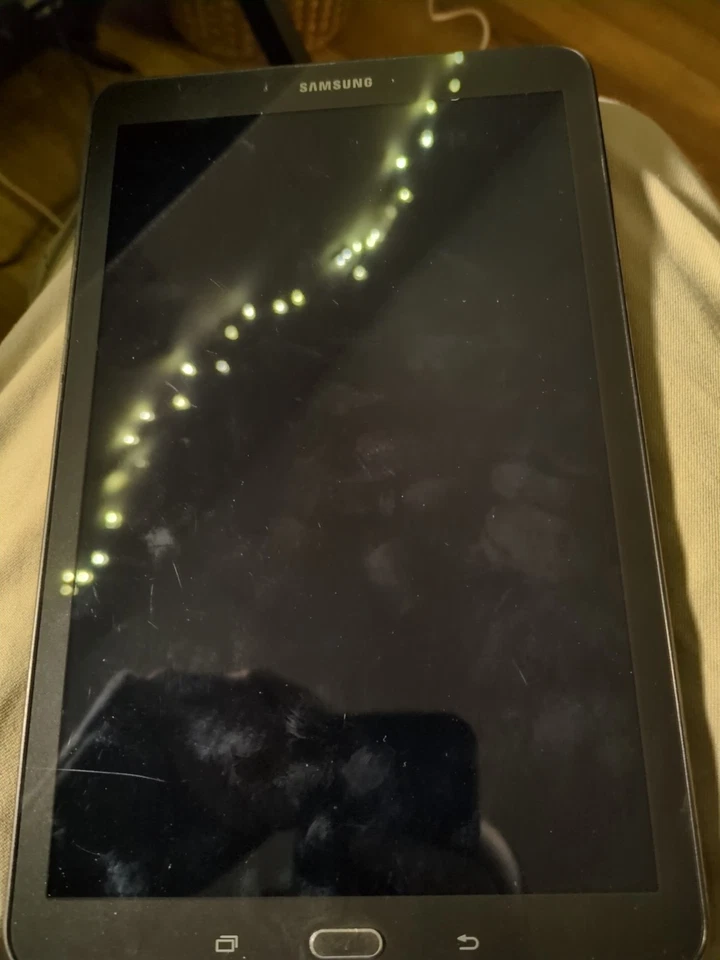 Samsung Galaxy Tab E 16 GB, Wi-Fi + 4G (Verizon), 9,6 pulgadas - negro Foto 3 de 3