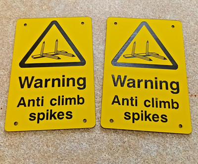 2X Warnung Anti Climb Spikes Sicherheitsschild ABS Kunststoff Slim Version Wetterfest