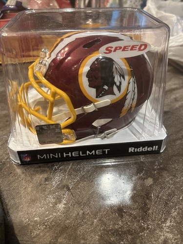 Washington Redskins T-shirt And Mini Helmet - Picture 3 of 3