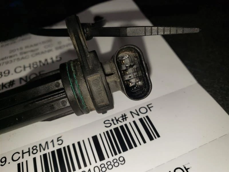 Dodge Ram1500 2015 sensor de posición del cigüeñal. NÚMERO DE PIEZA 68079375AC Foto 3 de 4