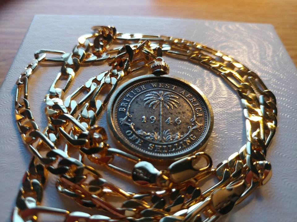 Colgante de chelín de palmera de África Occidental Británica 1946 en cadena llena de oro de 24" 18k Foto 3 de 4
