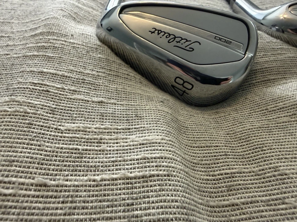 Juego de plancha Titleist 200 nuevo - Flexión regular 80 G MMT grafito varilla de hierro nuevo agarre GP Foto 3 de 4