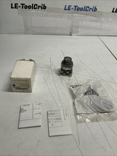 Allen Bradley 30mm selector switch 800T-N2KP4B SER. T AA-066
