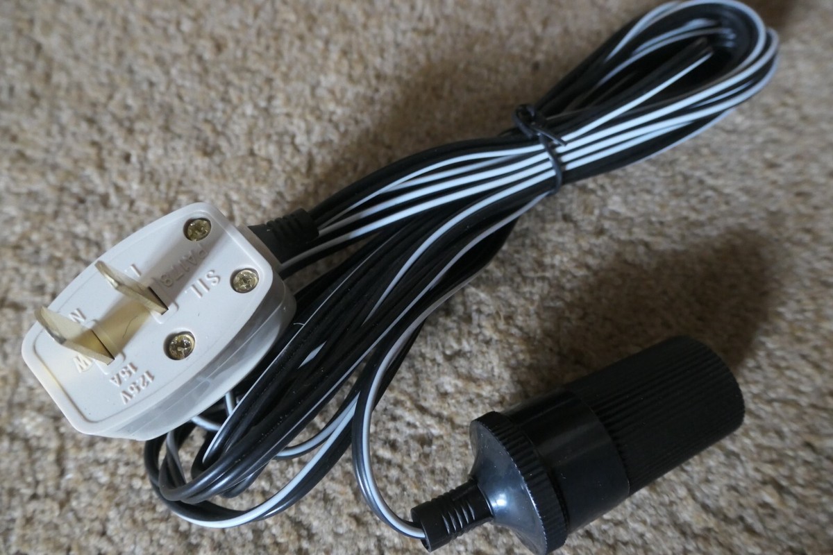 CLIPSAL TYPE CARAVAN MOTORHOME 12V 2 PIN PLUG TO CIGARETTE SOCKET 5 Meters 