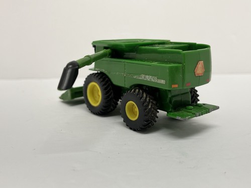 Ertl John Deere Combine 1:64 Scale DieCast & Plastic #460CX00 Used - Picture 11 of 14