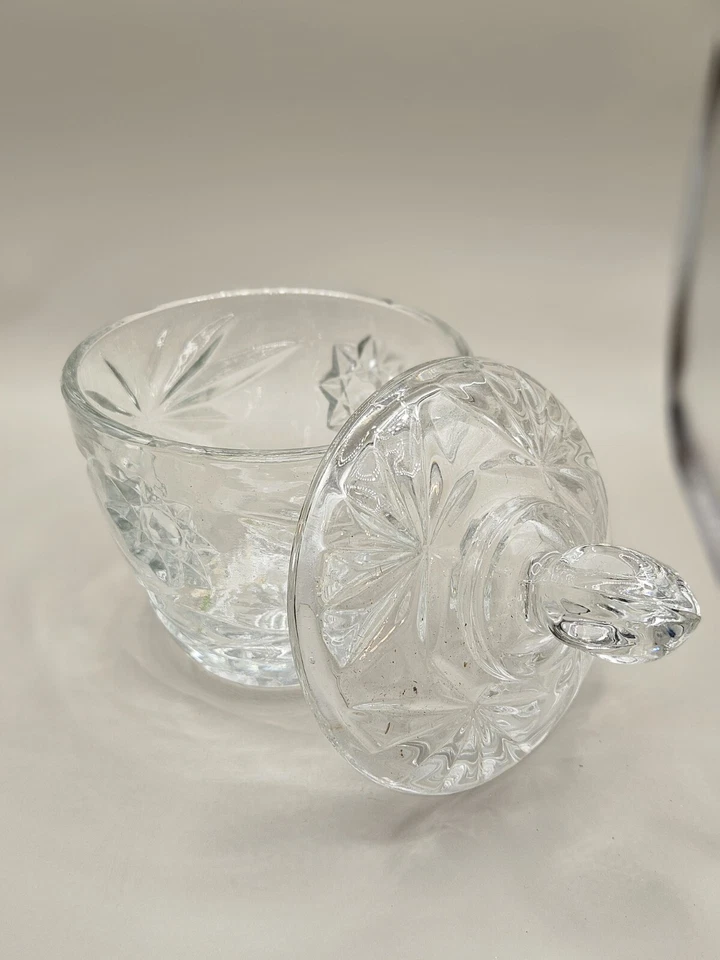 Винтажная сахарница/крышка из хрусталя 1970-х безымянные производители бывшая в употреблении  - Изображение 2 из 4