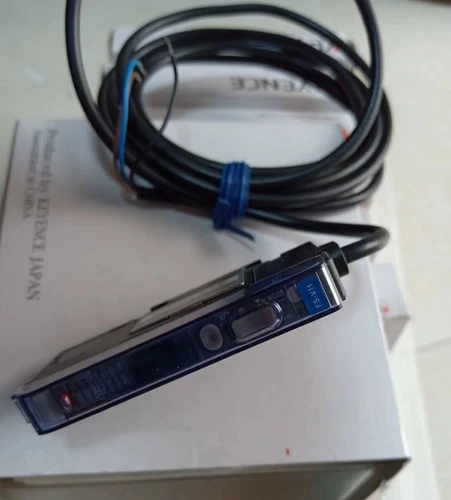 KEYENCE FS-V11 Fiber Optic Sensors FSV11 New In Box One Free Shipping - Bild 2 von 4