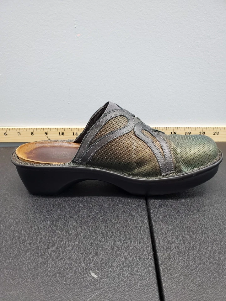 Zapatos zuecos iridiscentes Naot Moidova para mujer US8 EU39 marrón verde cómodos sin cordones Foto 2 de 4
