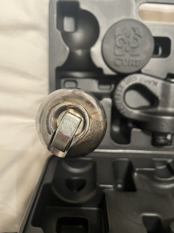 Curt Mfg OEM Puck System 25/16" Gooseneck Ball & Safety Chain Anchor