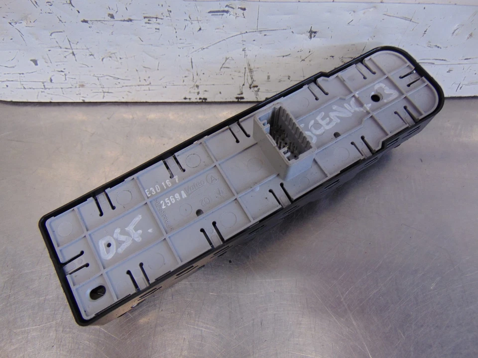 Renault Scenic Window switch MK3 09-13 4 way Mirror toggle power fold 809610017R - Image 4 of 4