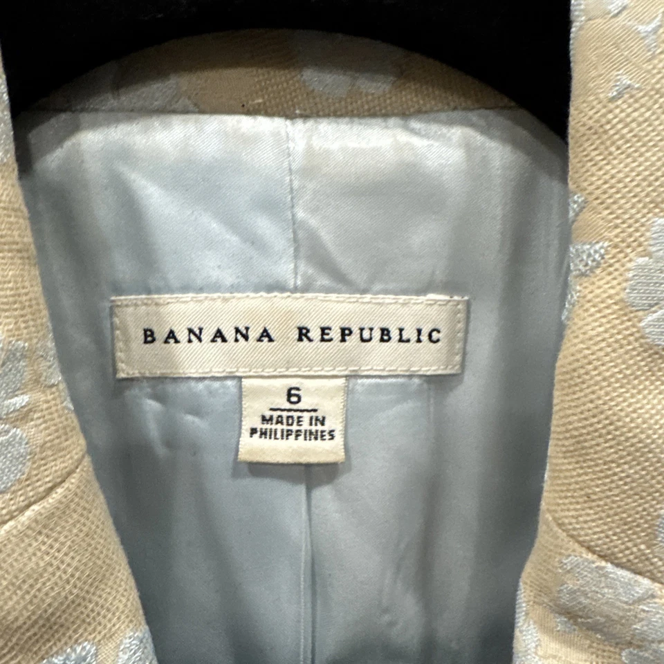 Traje Chaqueta Blazer Banana Republic Mujer Beige Blanco Floral Adornado Corto 6 Foto 4 de 4