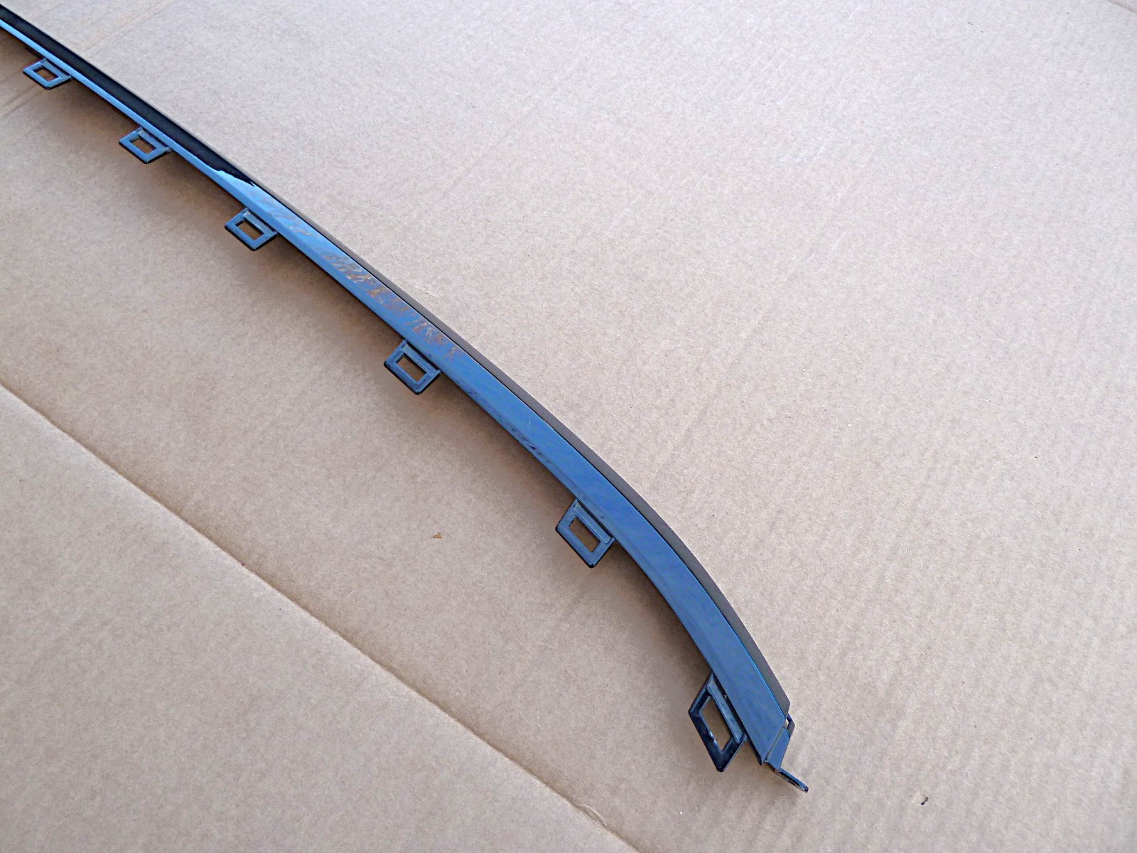 2020-2024 BENTLEY BENTAYGA FRONT BUMPER LOWER CENTER STRIPE TRIM 36A807697 OEM