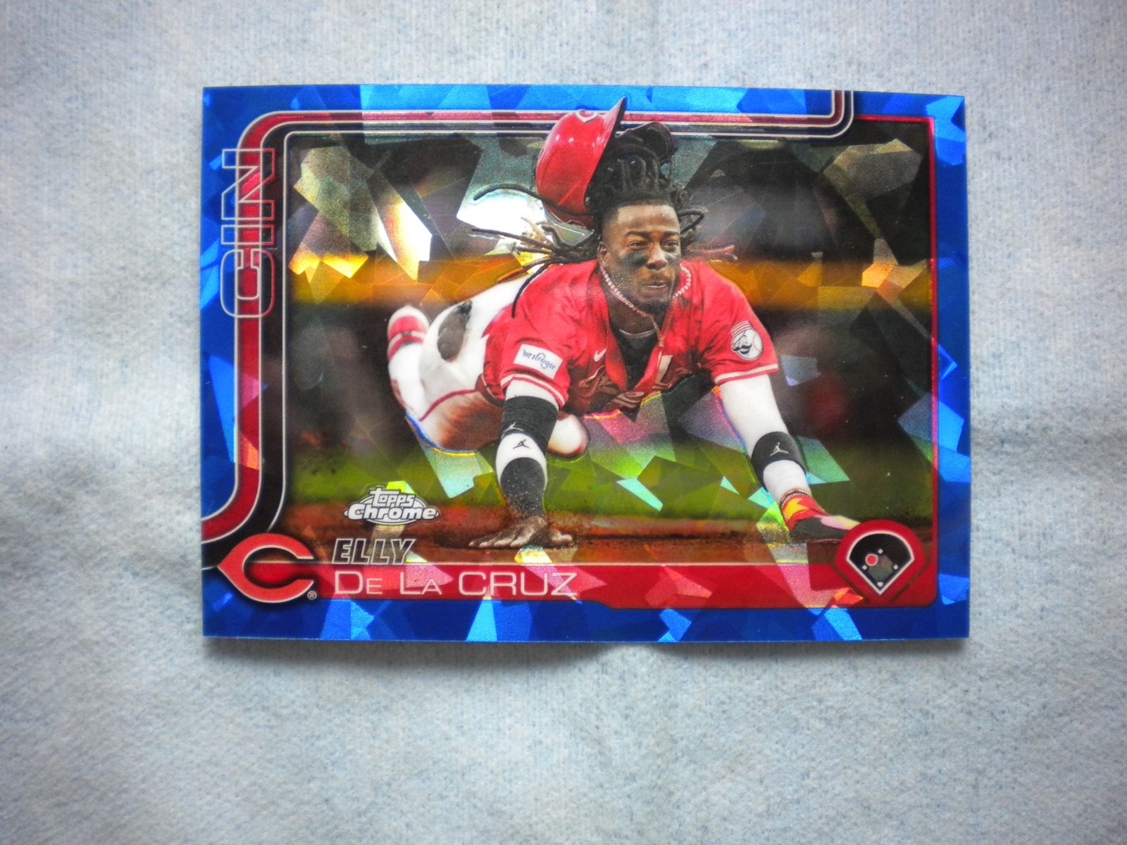 Elly De La Cruz 2025 Topps Chrome Update Sapphire Refractor card # USC189. near