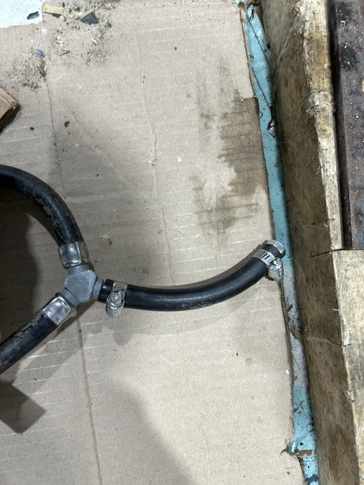 Regulador de tanque de propano; manguera doble: dos conectores diferentes; Foto 3 de 4