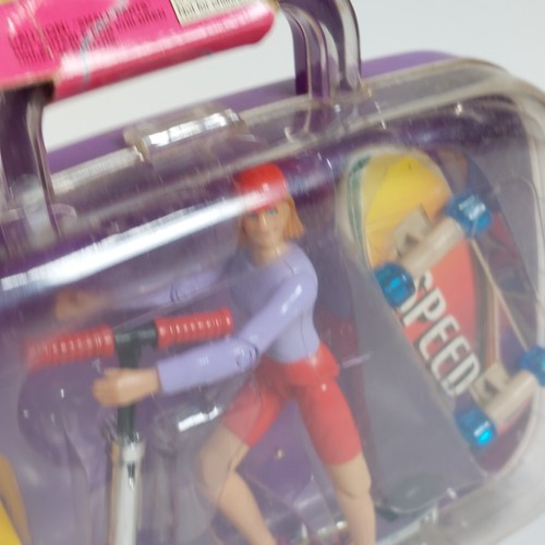 Fun-Tastic Vintage Carry aruond Playset skateboard and scooter set action Girl - Picture 8 of 11