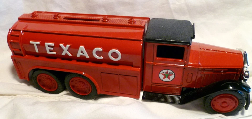 Texaco 1930 Diamond Fuel Tanker Toy Truck Ertl Die Cast Bank in box # 7  - Image 2 of 4