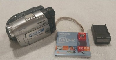 Sony Handycam DCR-DVD201 Camcorder FOR PARTS OR REPAIR 