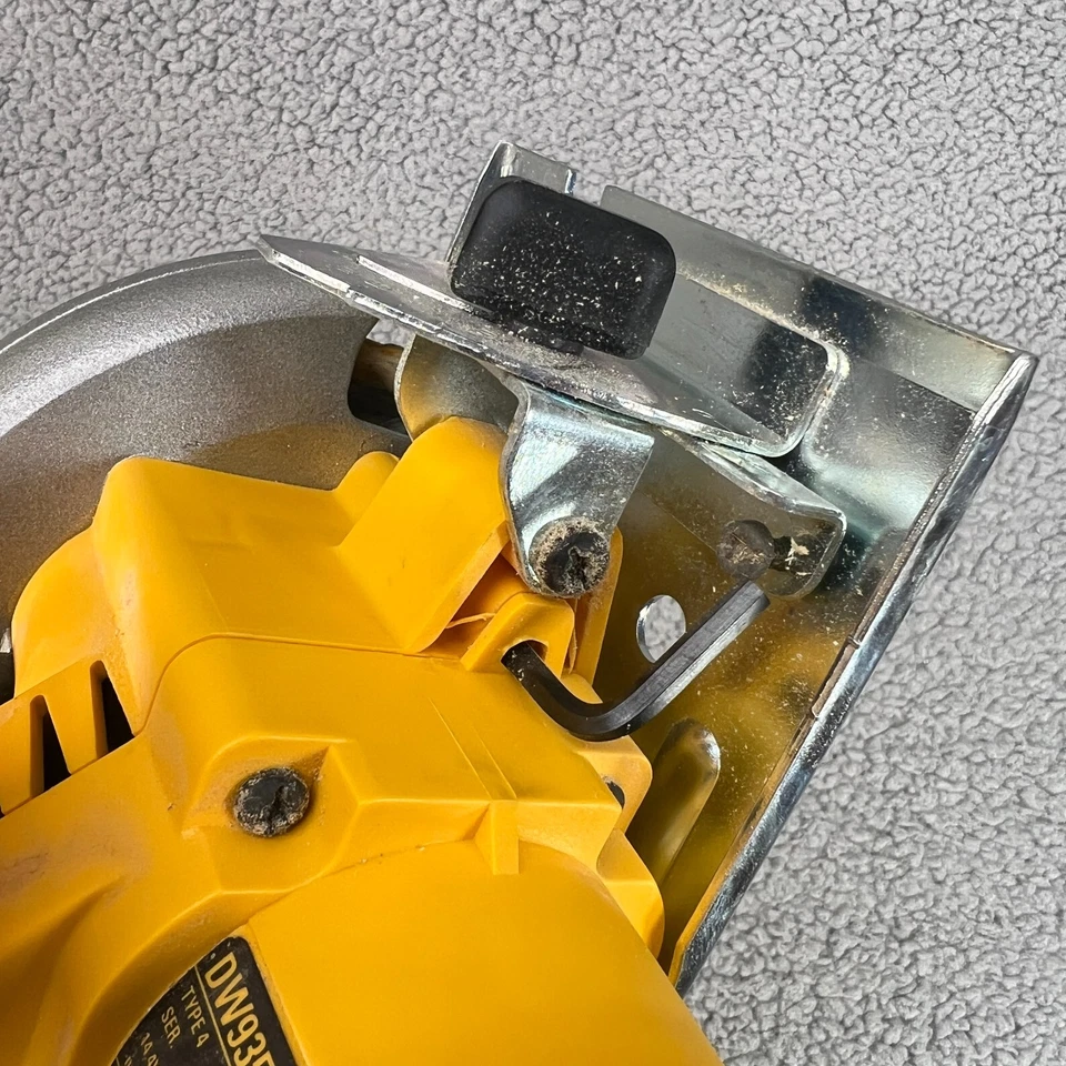 Dewalt DW935 14.4V Cordless 5-3/8" Circular Trim Saw - TOOL ONLY Tested WORKING - Image 4 of 4