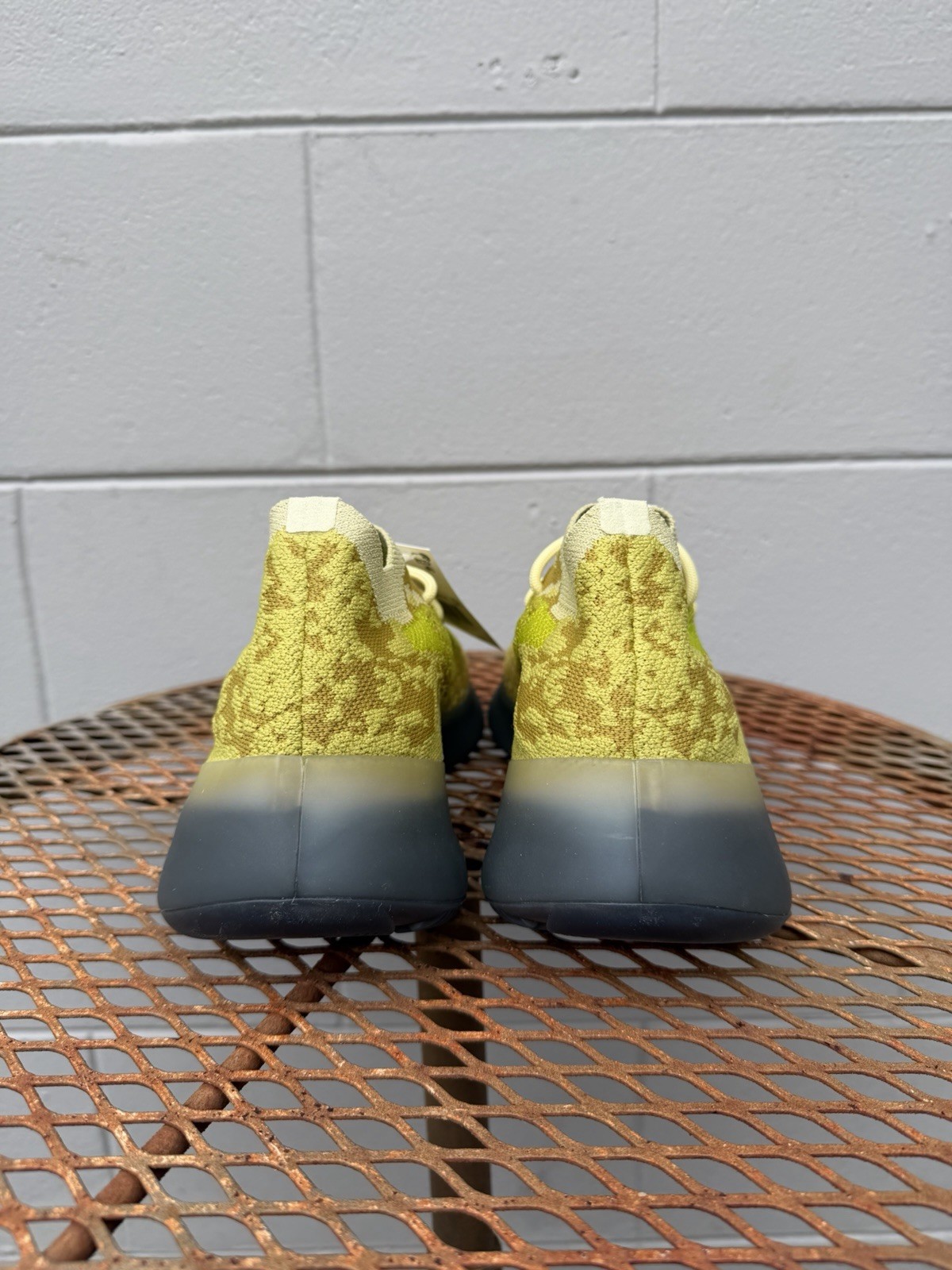 Brand New Adidas Yeezy Boost 380 Men’s Green Sneakers Casual Shoes FZ4990 Size 7 thumbnail 3