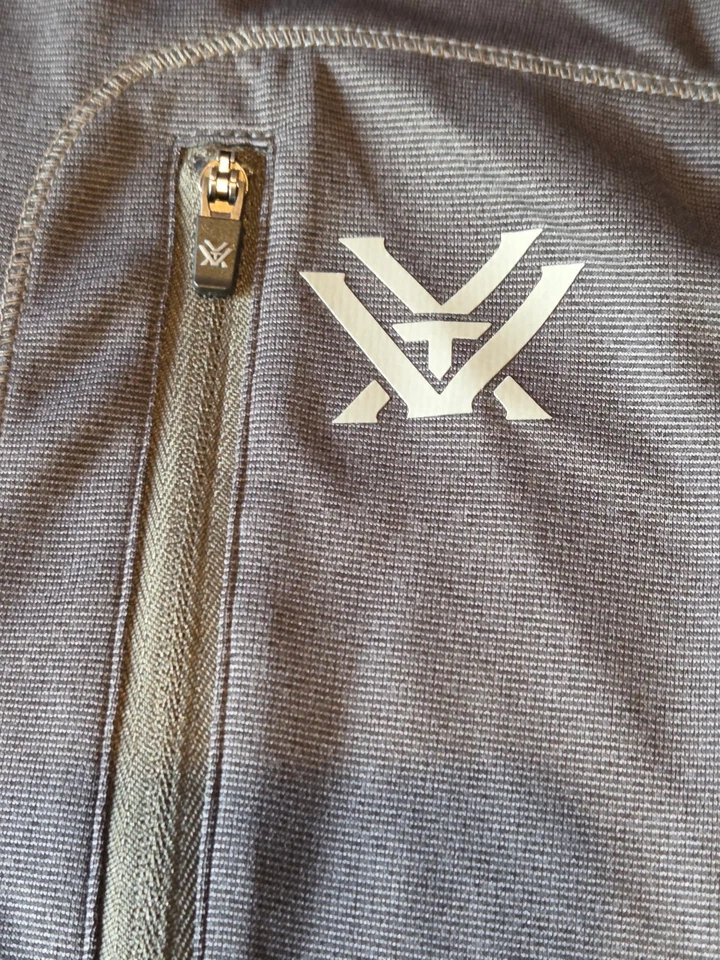 Camisa Vortex Optics Weekend Rucker com capuz manga longa grande absorção de umidade nova com etiquetas - Imagem 2 de 4