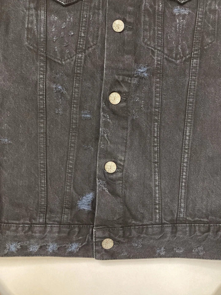 Chaqueta vaquera BDG Trucker para hombre pequeña negra envejecida Foto 3 de 4
