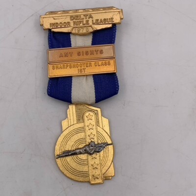 VTG Delta Indoor Rifle League 1975 Sharpshooter 1st Place Medal Award Pin Badge
