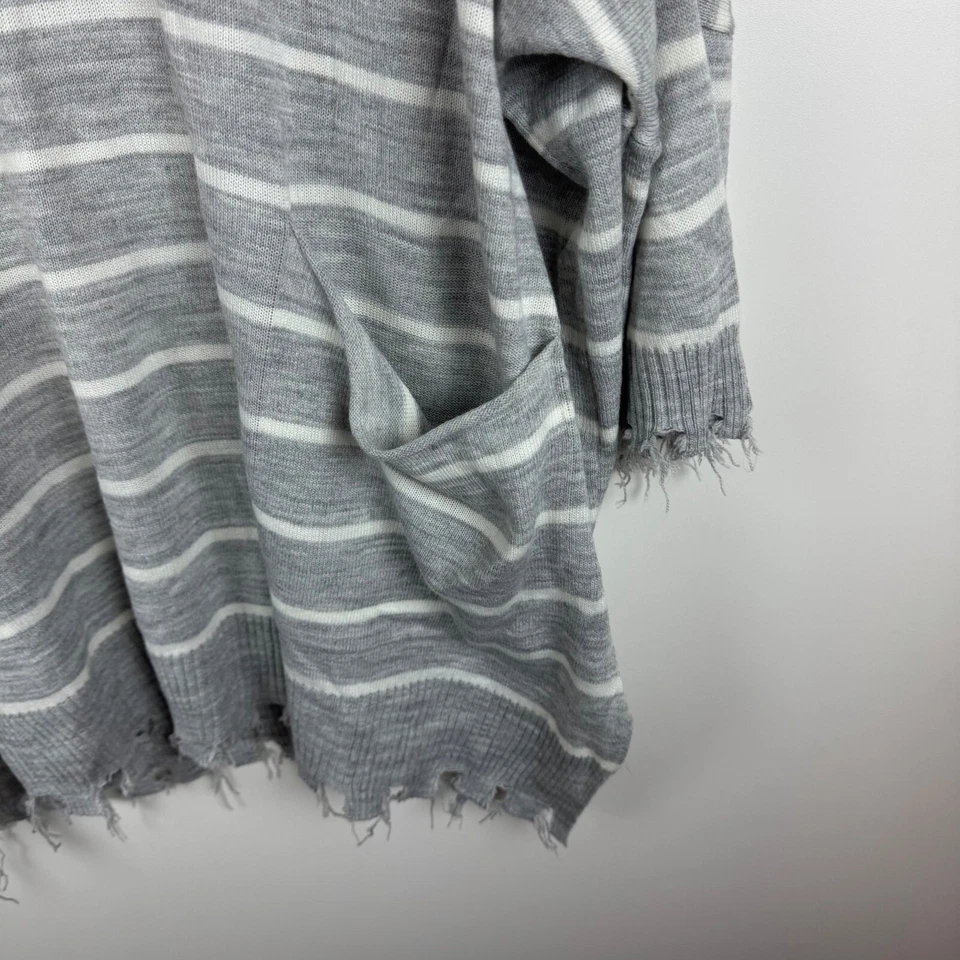 Nuevo con etiquetas Suéter Pullover Jodifl Rayas Cuello en V Talla M/L Gris Manga Dolman Informal Foto 2 de 4