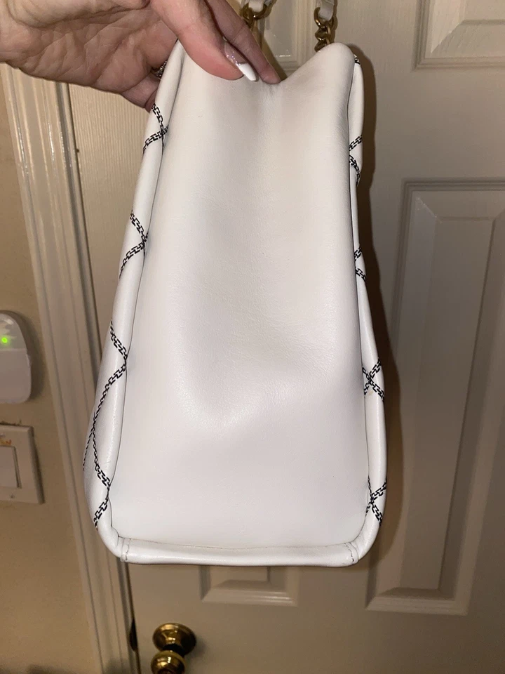 KATE SPADE Monedero Emerson Cuero Blanco Negro Costuras Usado 2 Veces Foto 3 de 4