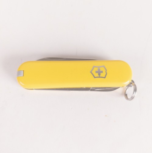 Victorinox Classic SD Swiss Army Knife 58mm Yellow - Picture 4 of 5