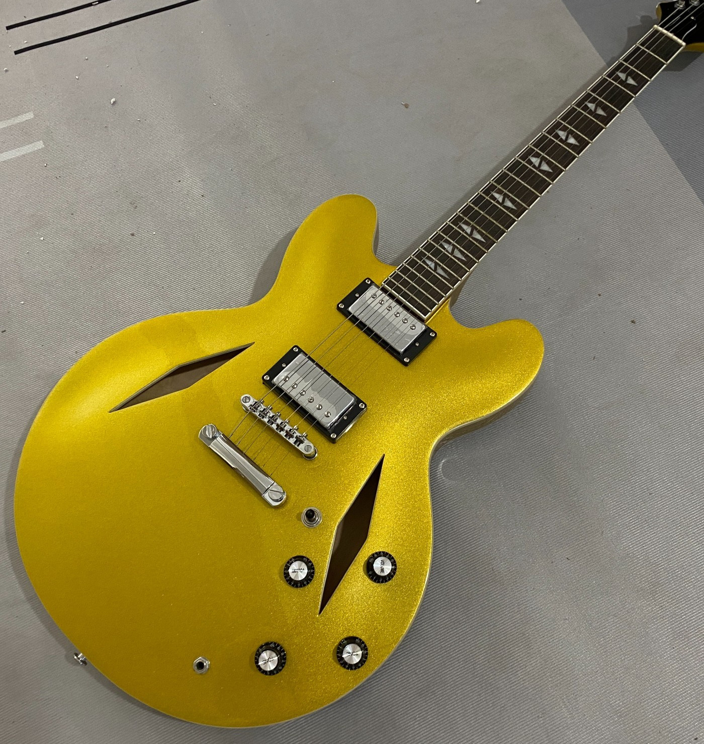 Ultra low price gold DG-335 electric guitar maple body rosewood fingerboard