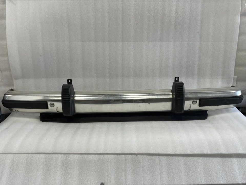 1988 Jeep Grand Wagoneer para-choque dianteiro 5363154 - Imagem 2 de 4