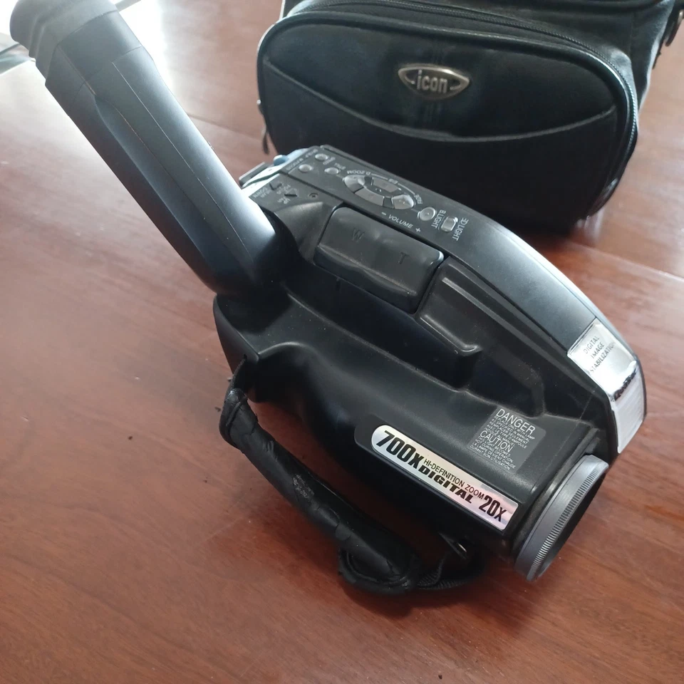 Quasar 700x PalmcorderHi Def 20x Zoom VM L152 w battery no charger - Image 4 of 4