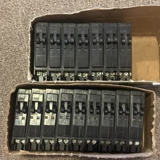 Square D QOT1515CP Tandem Twin 15A Mini Breaker 120/240 V, 16 Breakers in a Box