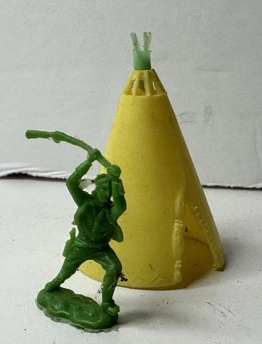 Vintage Marx HO Indian Village Teepee & Green Rifleman Figure – 1″ Scale