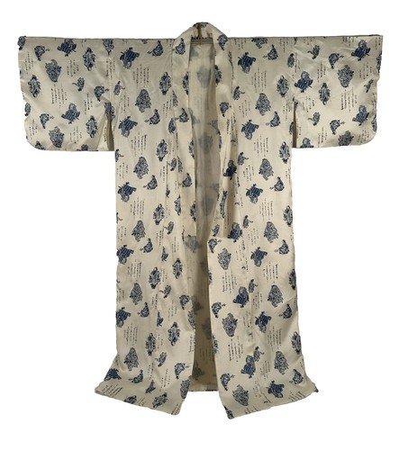 花柄の刺繍が施されたヴィンテージの日本製シルクの付け下げまたは訪問着。 Japanese Vintage Silk Kimono, navy blue, flower pattern | 絹 着物