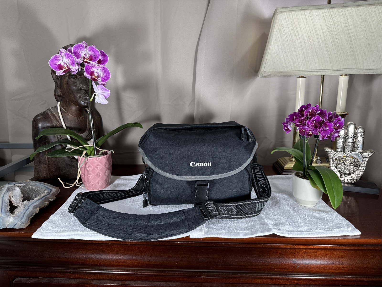 Canon DSLR Camcorder & Accessories Protective Shoulder Bag in Mint-image