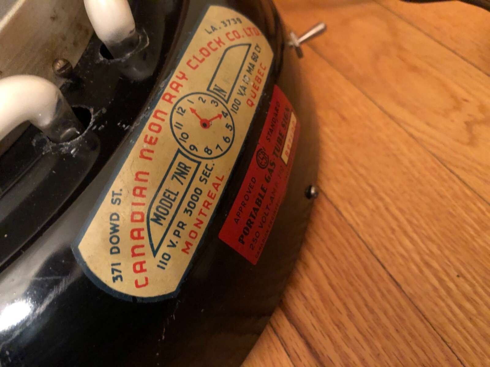 VINTAGE MINT RARE c.1940 SMALLEST 13" "CANADIAN NEONRAY CLOCK CO" WALL