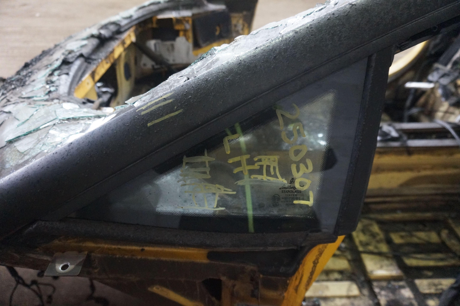 Front Left Fixed Vent Quarter Window 400845115A Lamborghini Gallardo Spyder 2008