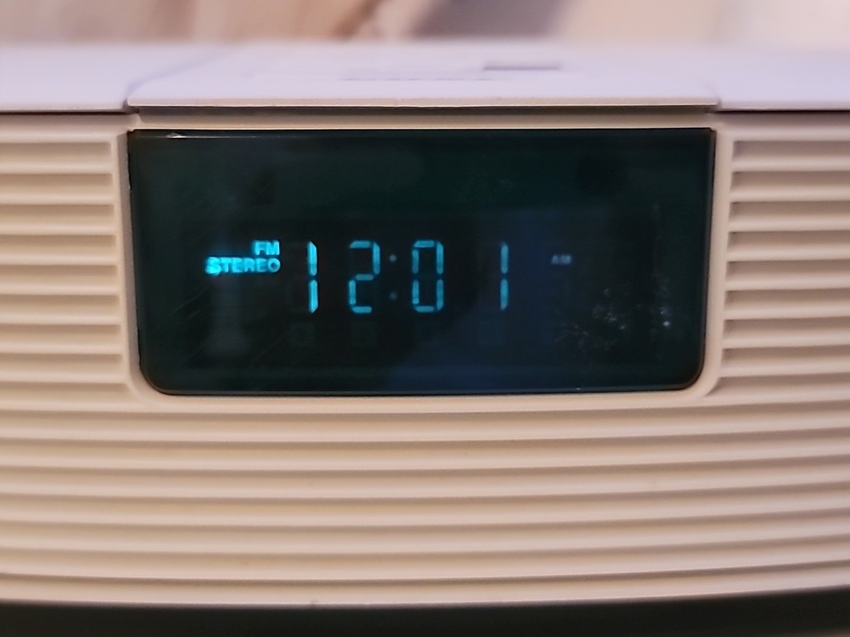 Bose AWR1-1W Acoustic Wave Clock Radio w Power Cord remote