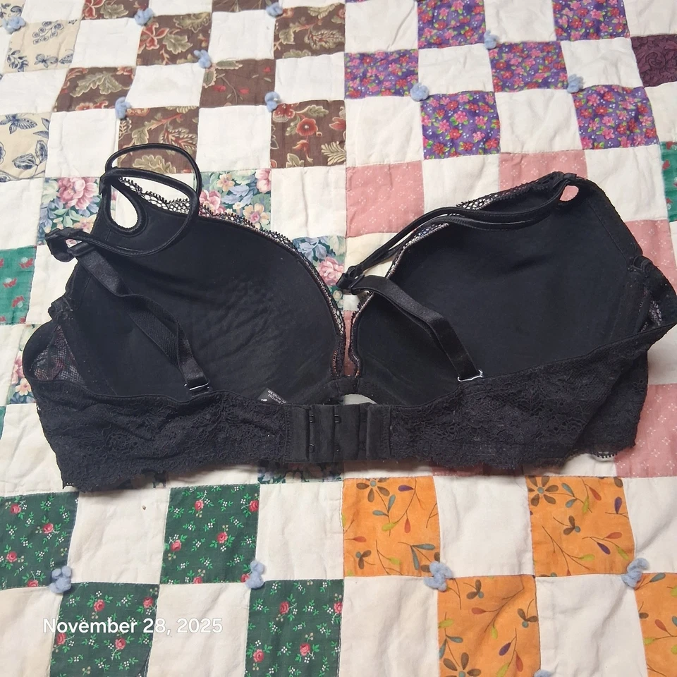 Sujetador Victoria Secret Sexy Little Things de encaje negro talla 38C con aros Foto 3 de 4