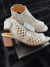 Pavers Sandals Women Size 38 / 5 Leather Perforated Metallic heels 