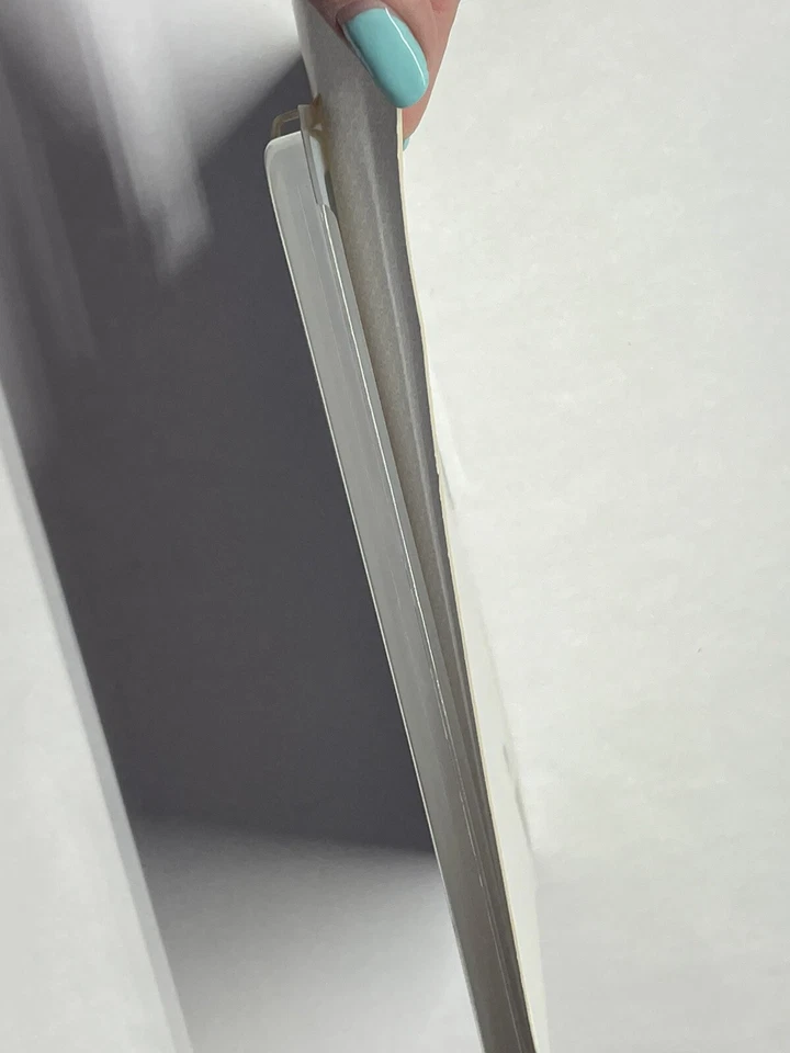 Funda protectora transparente Griffin Flex Grip Soft Shell para iPad 9,5” X 7,5” se adapta a iPad de primera generación Foto 3 de 4