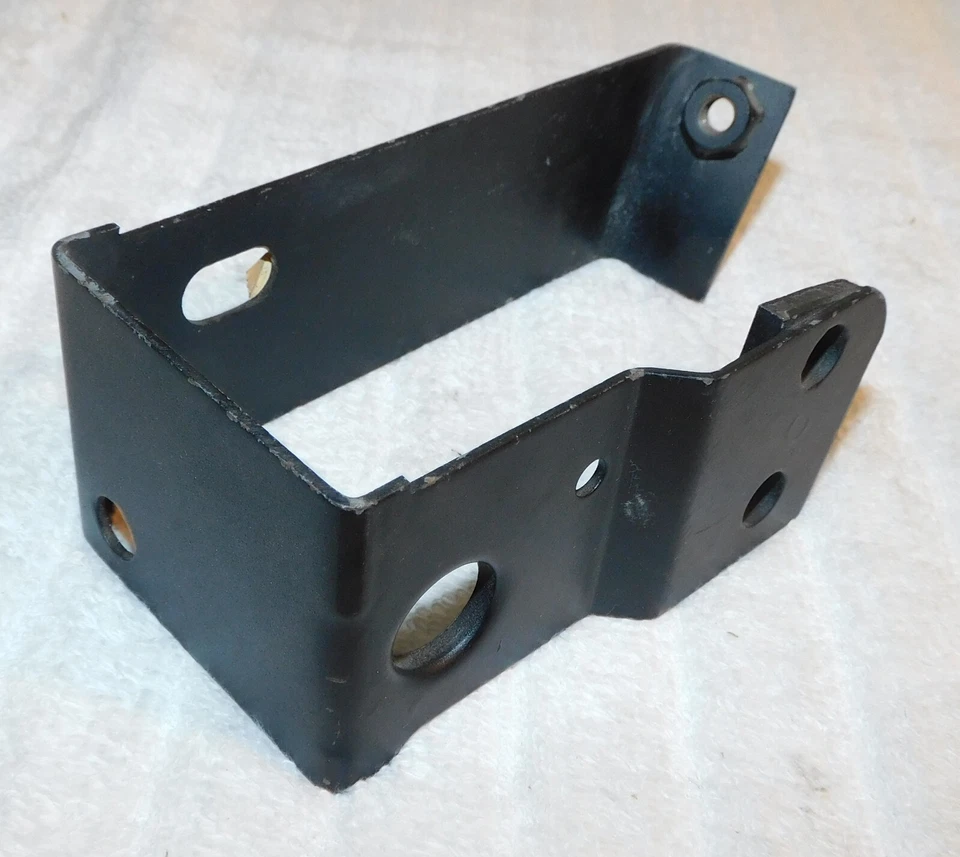 Ford Thunderbird 1973-1976 Nuevo de Lote Antiguo Guardabarros LH Delantal Soporte Exterior Superior Foto 2 de 3